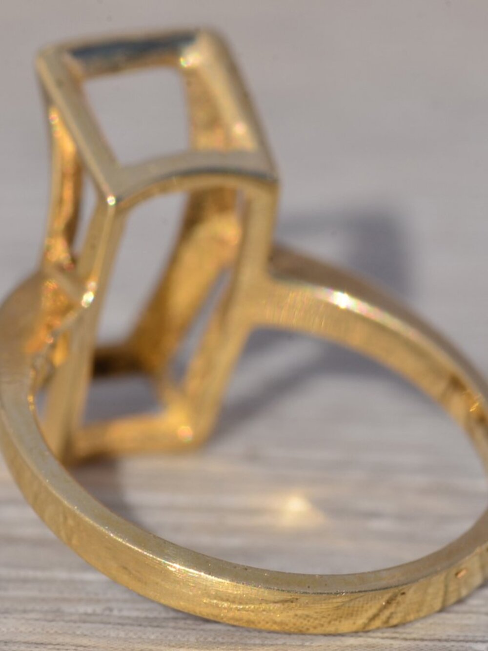 Vintage Diamond Ring in 14k Yellow Gold - Picture 3 of 10